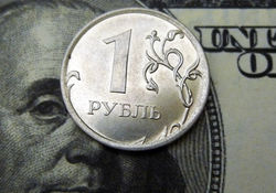 В августе рубль рухнет